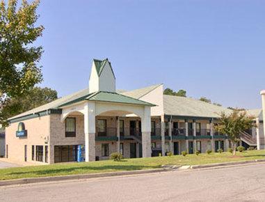 Brentwood Inn & Suites Suffolk Exterior photo